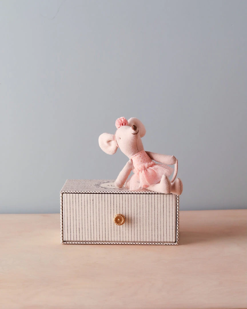 Maileg Dancing Mouse In Daybed *New* 3 Maileg Dancing Mouse In Daybed *New*