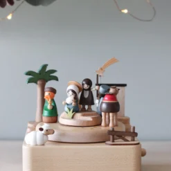 Wooderful Life Nativity Scene Music Box *New*