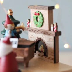 Wooderful Life *New* Santa's Christmas Concert Music Box