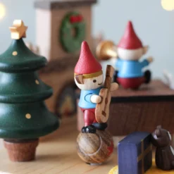 Wooderful Life *New* Santa's Christmas Concert Music Box