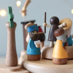 Wooderful Life Nativity Scene Music Box *New*